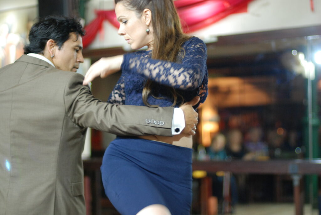 Tanzendes Paar beim Tango in Montevideo, Uruguay